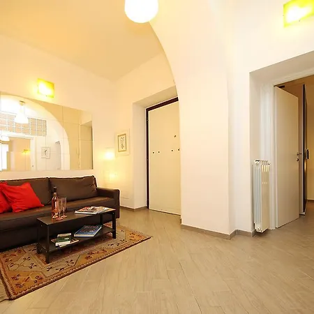 格兰特中央公寓 *